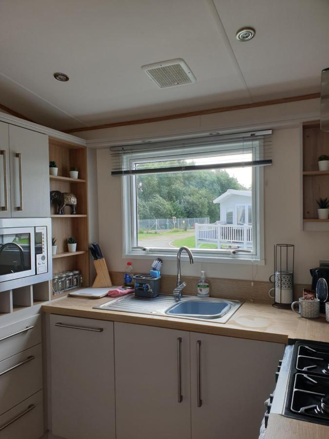 Luxury Tattersall Lakes Hot Tub Staycation 6 Berth Luxury Caravan Татершал Екстериор снимка